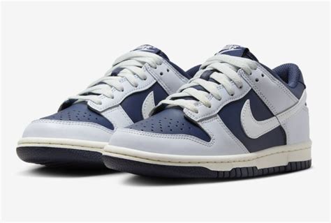 nike dunk football grey/weiß/bright crimson/midnight navy|mini football grey midnight navy.